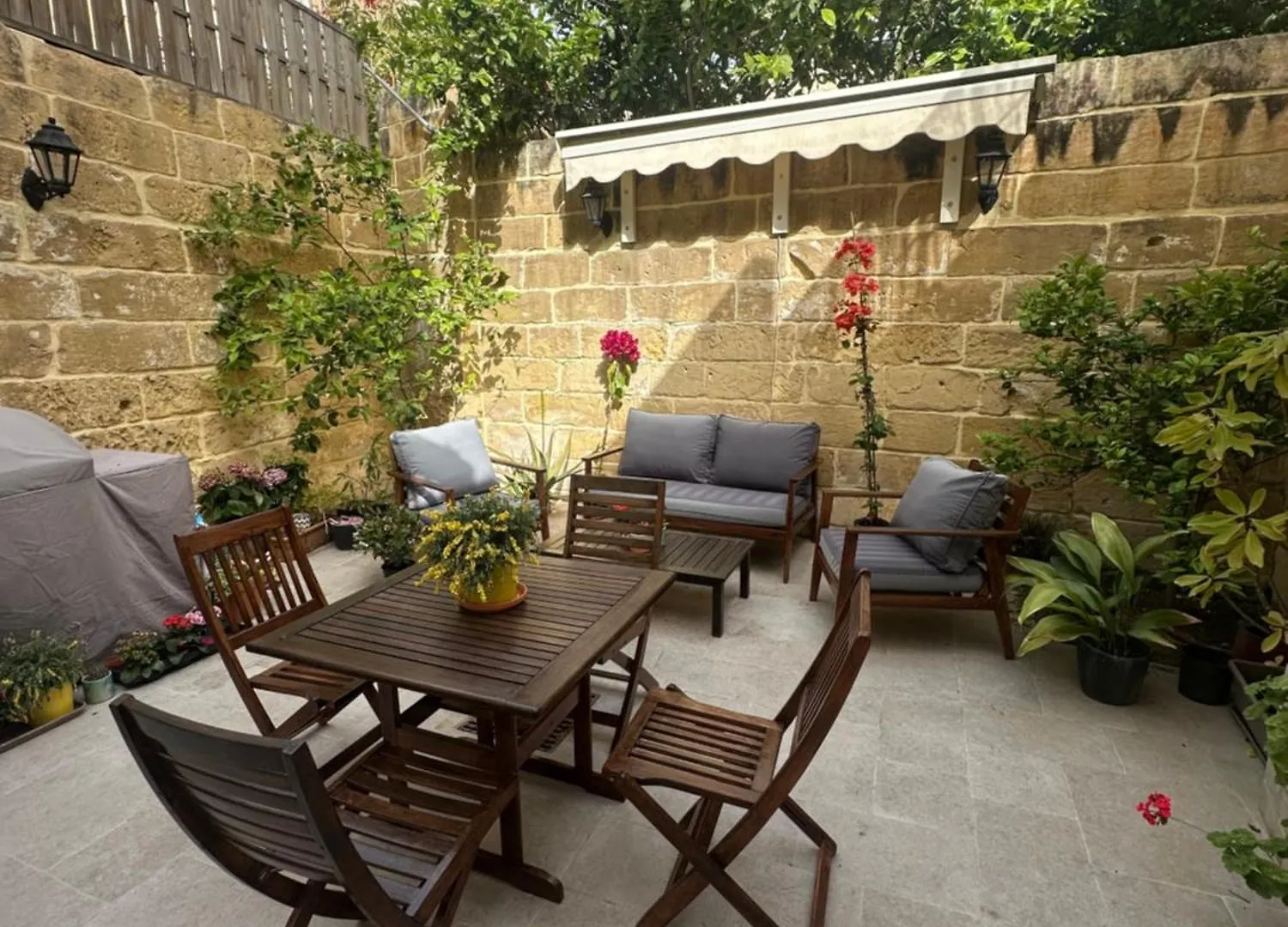 Dahlia Apartment - Paola Modern Townhouse