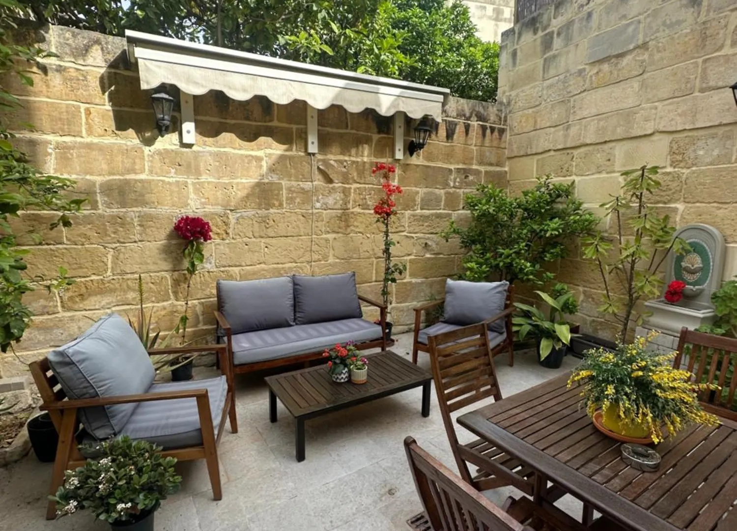 Dahlia Apartment - Paola Modern Townhouse location