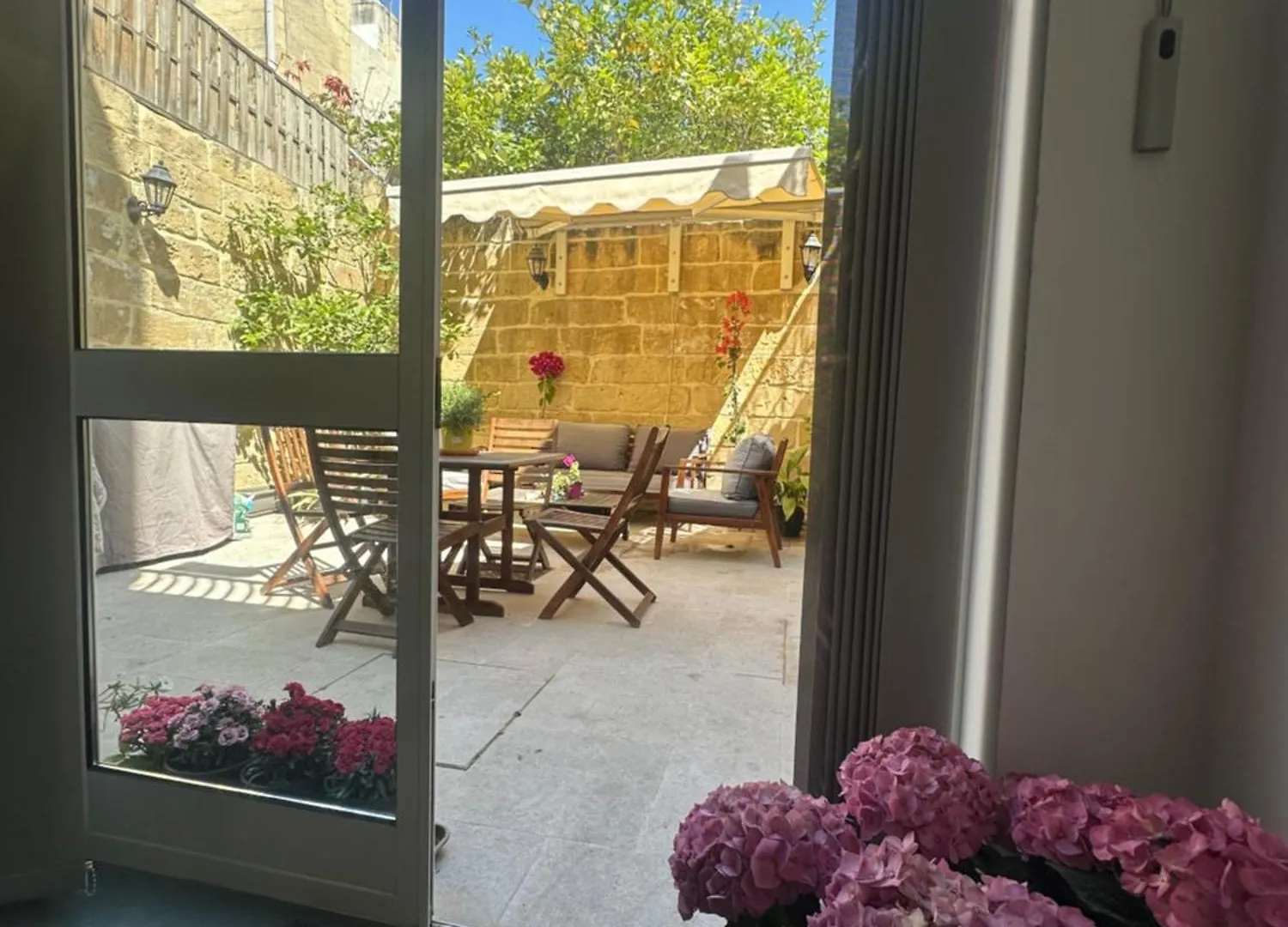 Dahlia Apartment - Paola Modern Townhouse
