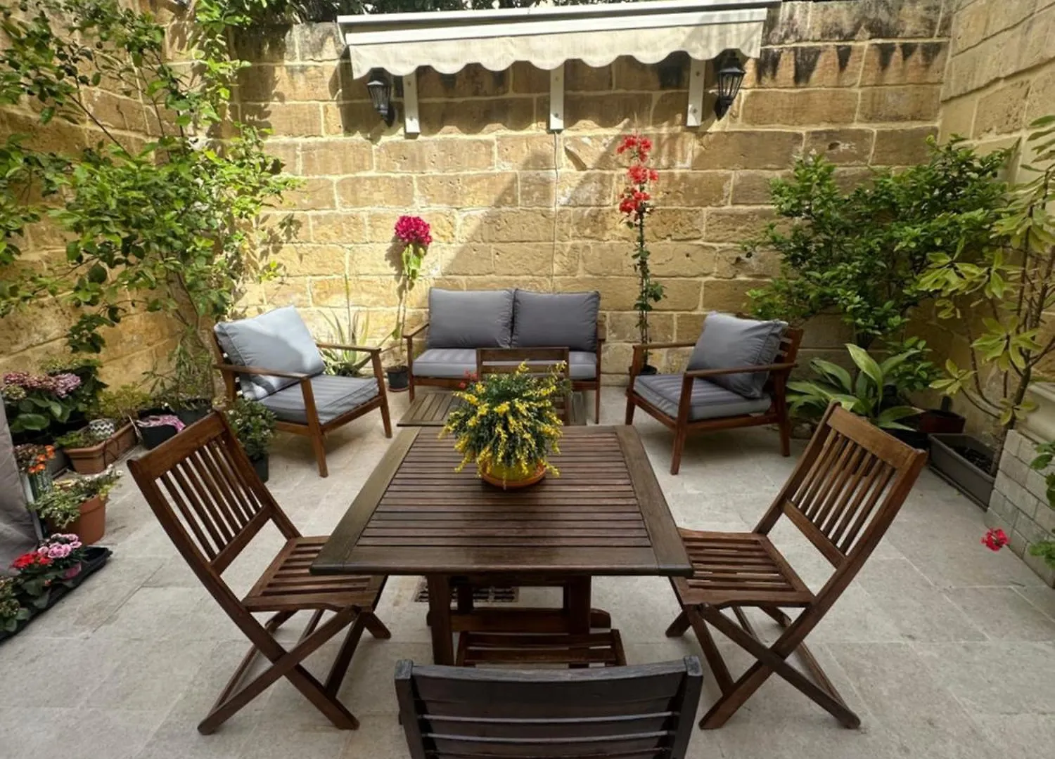 Dahlia Apartment - Paola Modern Townhouse